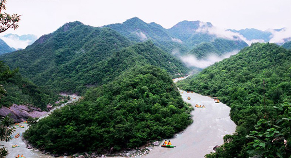 寶天曼峽谷漂流